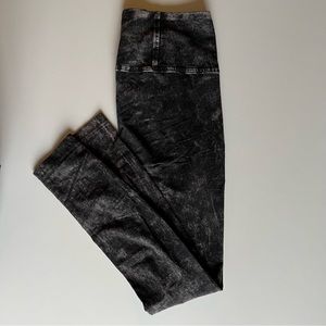 Aritzia leggings - High-waist - Destressed Grey